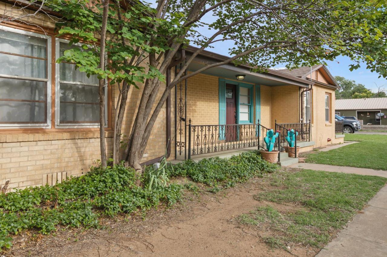 Luxury Oasis- 1 Bedroom Romantic Getaways Lubbock Exterior photo