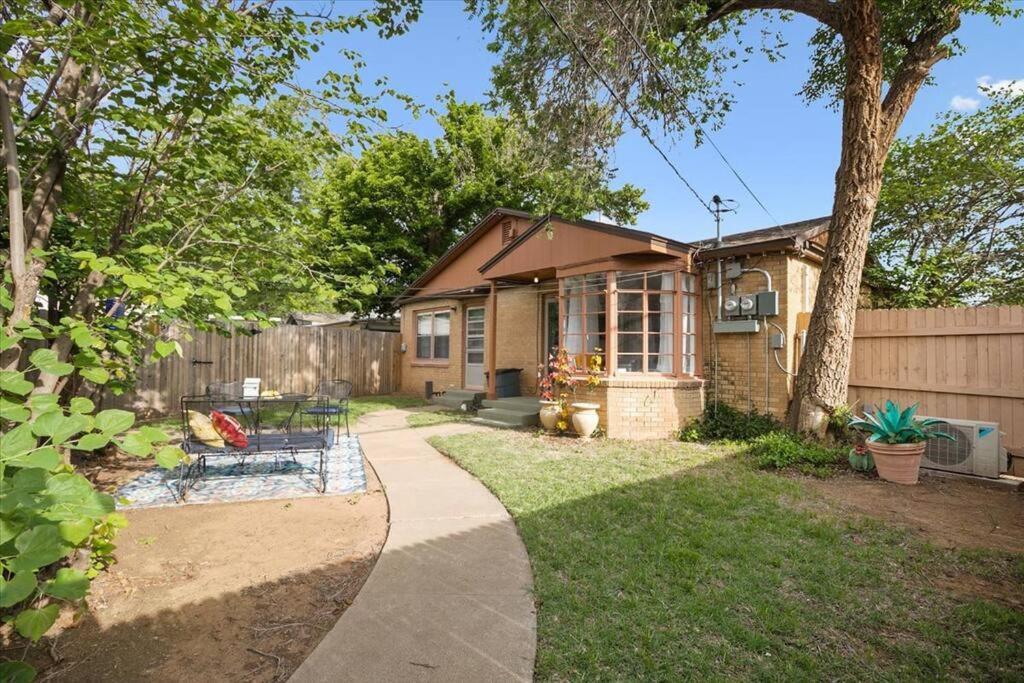 Luxury Oasis- 1 Bedroom Romantic Getaways Lubbock Exterior photo